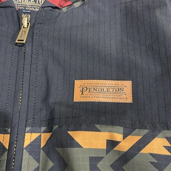 Brand new with tags Pendelton jacket. 2 zipper pockets in front and 1 inside. - Picture 3 of 9